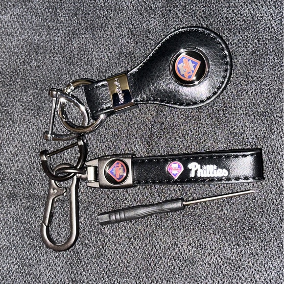 New Phillies 2pk Leather Car Keychain and Lanyard - Picture 4 of 4
